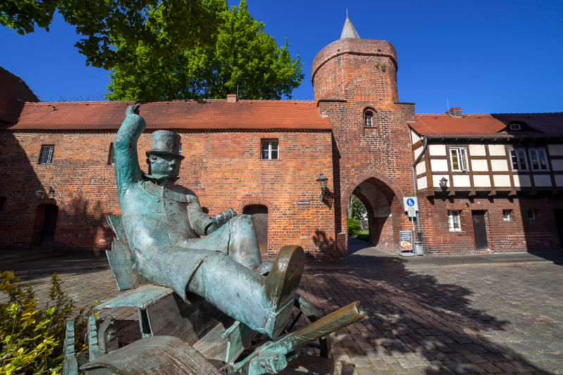 Der Cottbuser Postkutscher an der Stadtmauer