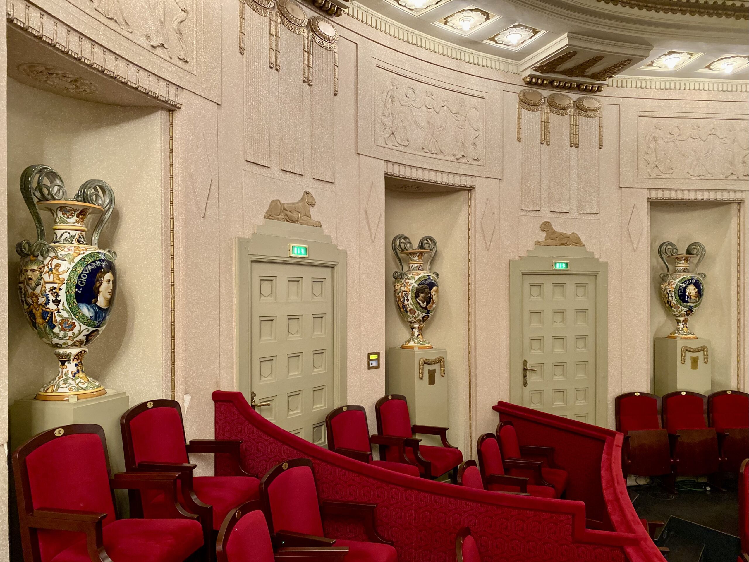 Architekturführung durch und um das Große Haus des Staatstheaters ...